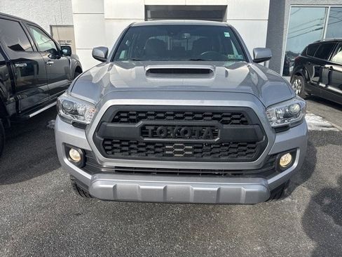 Used 2020 Toyota Tacoma TRD Sport image 2