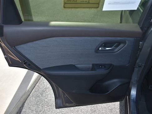Used 2023 Nissan Rogue SV AWD/4WD image 22