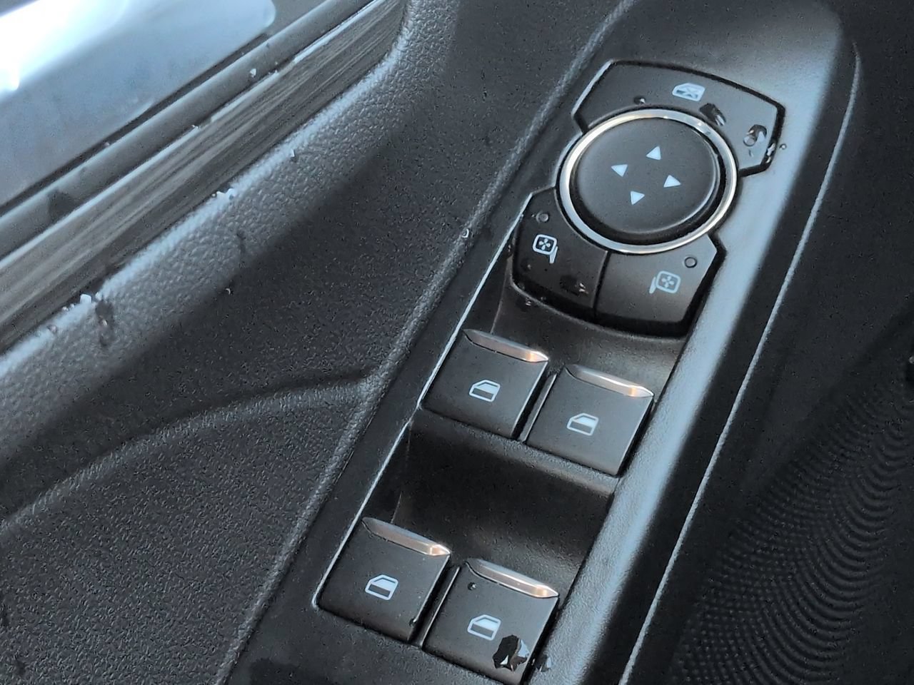 Used 2025 Ford Escape Platinum w/ Premium Technology Package FWD image 23