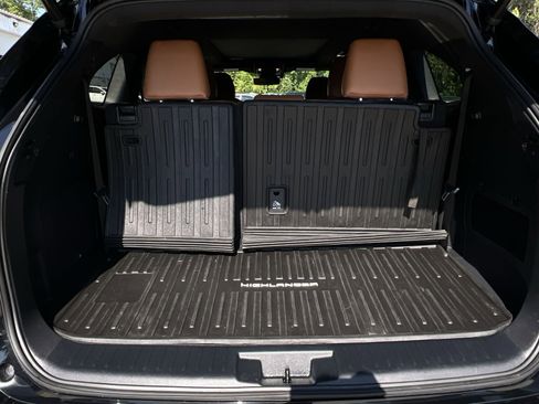 Used 2023 Toyota Highlander Platinum AWD/4WD image 39