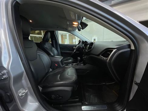 Used 2020 Jeep Cherokee Limited FWD image 28