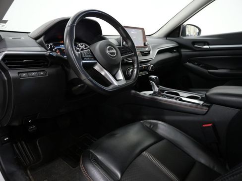 Used 2024 Nissan Altima 2.5 SR FWD image 11