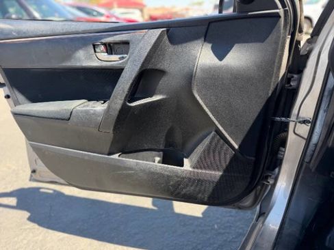 Used 2015 Toyota Corolla LE FWD image 9