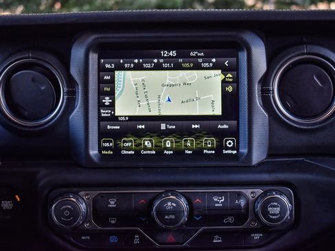 Used 2023 Jeep Wrangler Unlimited Sahara image 13