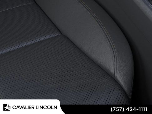 Used 2025 Lincoln Aviator AWD w/ Equipment Group 101A image 16