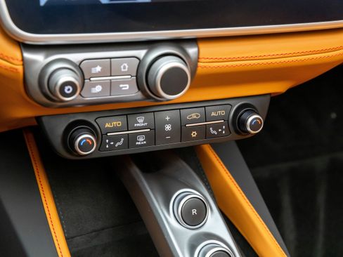 Used 2019 Ferrari Portofino image 31