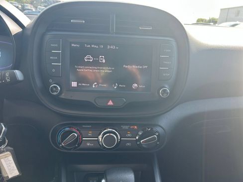 Used 2025 Kia Soul LX w/ LX Technology Package FWD image 17