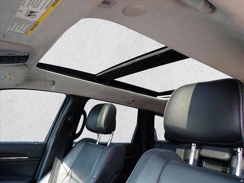 Used 2019 Jeep Grand Cherokee Summit w/ Skid Plate Group AWD/4WD image 9