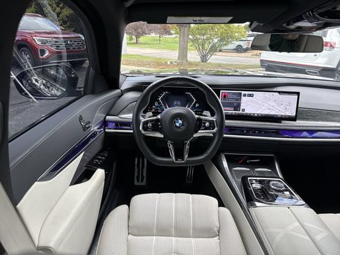 Used 2024 BMW 760i xDrive w/ Premium Package AWD/4WD image 15