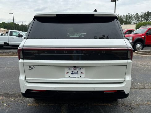 New 2026 Lincoln Navigator Reserve AWD/4WD image 7