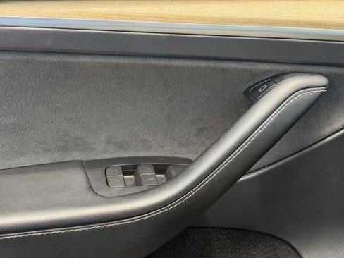 Used 2023 Tesla Model Y Long Range AWD/4WD image 21