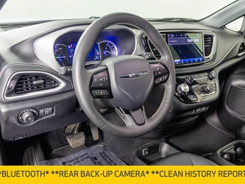 Used 2024 Chrysler Pacifica Limited FWD image 5