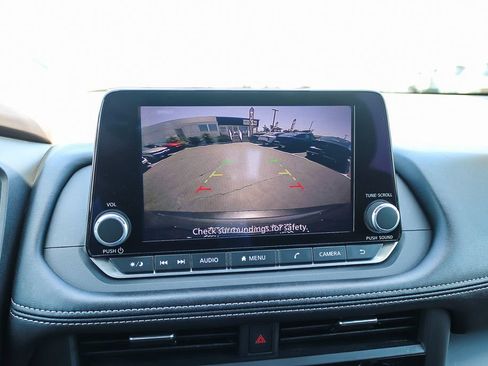 Used 2023 Nissan Rogue S FWD image 23