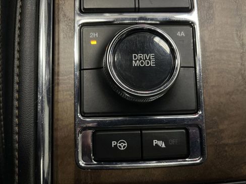 Used 2019 Ford Expedition Platinum image 25