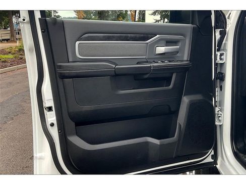 Used 2022 RAM 2500 Big Horn w/ Cold Weather Group image 23