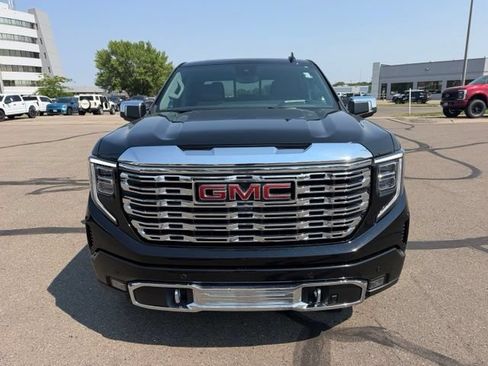 Used 2023 GMC Sierra 1500 Denali w/ Technology Package AWD/4WD image 5