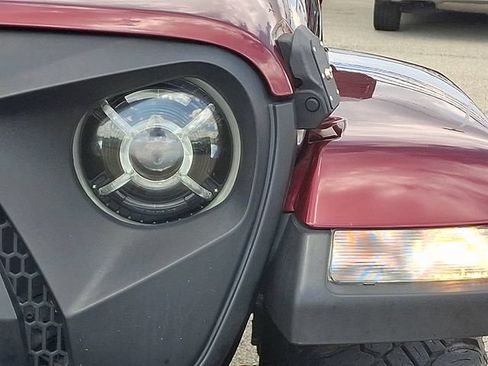 Used 2022 Jeep Gladiator Sport AWD/4WD image 9