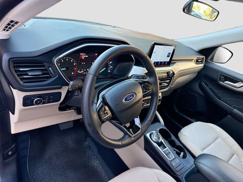 Used 2022 Ford Escape SEL image 9