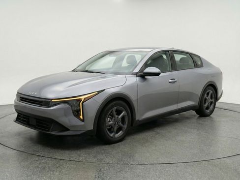 Used 2025 Kia K4 LXS image 3