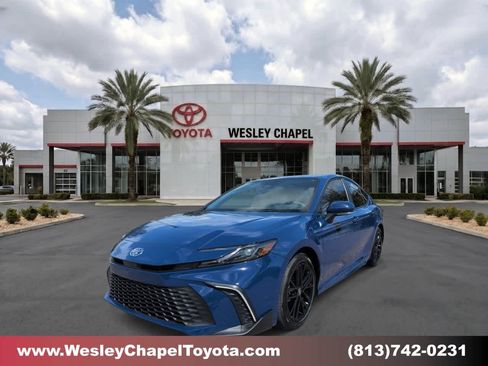 Used 2026 Toyota Camry SE FWD image 1