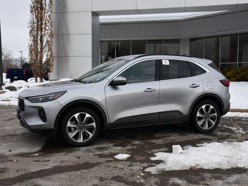 Used 2024 Ford Escape Platinum image 2