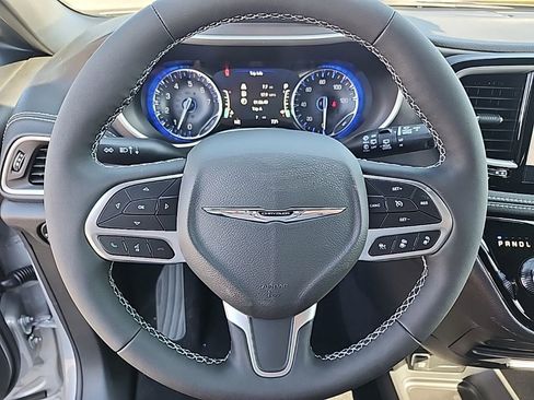 New 2026 Chrysler Pacifica Select image 4