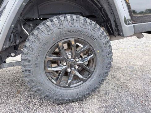 Used 2022 Jeep Gladiator Sport AWD/4WD image 17