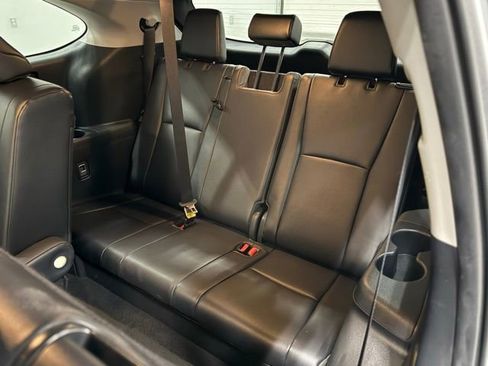 Used 2023 Toyota Highlander XLE image 36