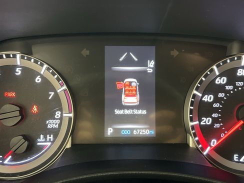 Used 2022 Toyota Highlander L AWD/4WD image 18