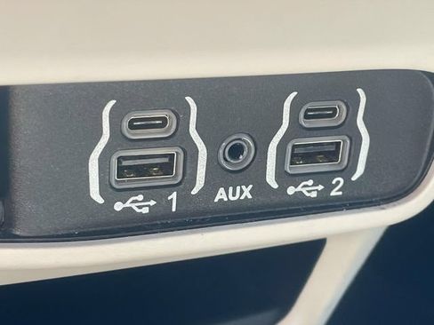 Used 2024 Chrysler Pacifica Touring-L FWD image 20