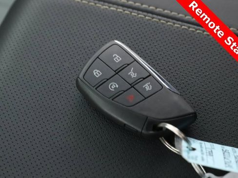 Used 2025 GMC Yukon Elevation image 3