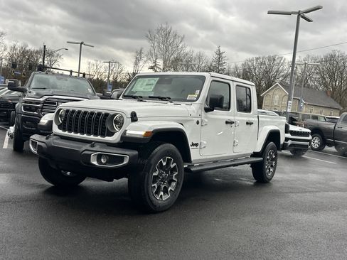 New 2026 Jeep Gladiator Sahara image 22