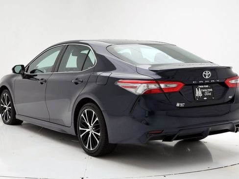 Used 2018 Toyota Camry LE image 7