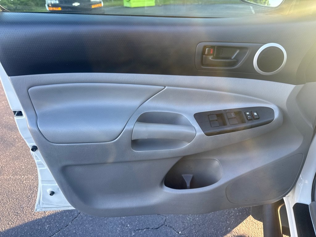 Used 2015 Toyota Tacoma 4x4 Double Cab w/ SR5 Package image 13
