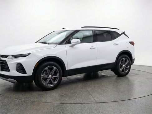 Used 2025 Chevrolet Blazer LT image 3