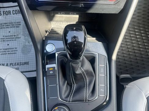 Certified 2025 Volkswagen Taos SE AWD/4WD image 17