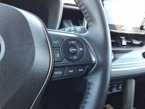 Certified 2022 Toyota Corolla Cross XLE image 23