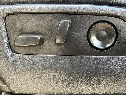 Used 2023 Chevrolet Silverado 1500 LTZ image 34