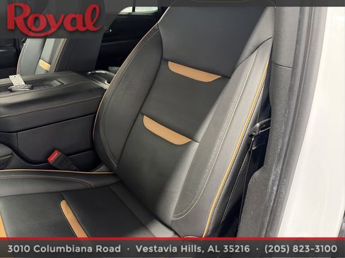 Used 2024 GMC Yukon AT4 w/ Technology Package AWD/4WD image 30