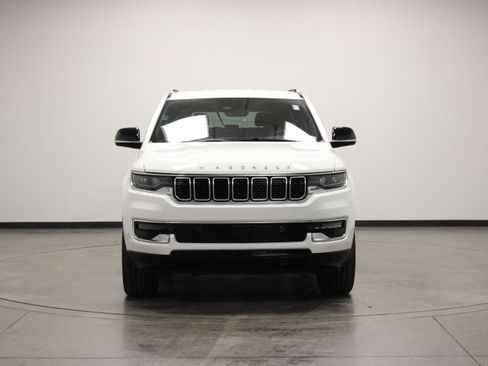 Used 2025 Jeep Wagoneer Series II AWD/4WD image 3