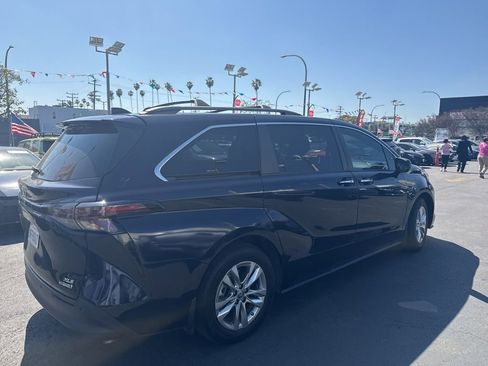 Used 2023 Toyota Sienna XLE w/ XLE Plus Package image 12