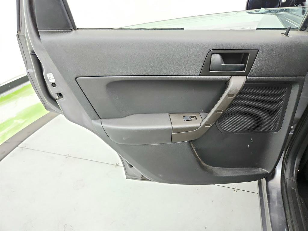 Used 2011 Ford Focus SE w/ 201A Rapid Spec Order Code FWD image 22