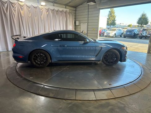 Used 2019 Ford Mustang Shelby GT350 w/ Technology Package RWD image 4