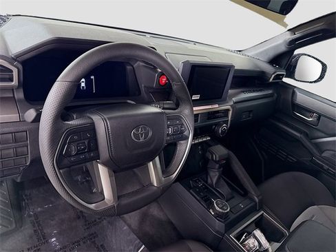 Certified 2025 Toyota Tacoma TRD Off-Road image 9