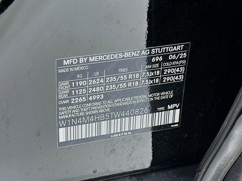 Used 2026 Mercedes-Benz GLB 250 4MATIC image 33