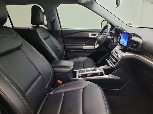Used 2022 Ford Explorer XLT w/ Equipment Group 202A RWD image 21