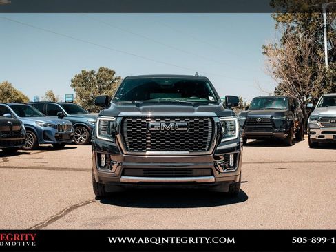 Used 2023 GMC Yukon XL Denali Ultimate AWD/4WD image 2