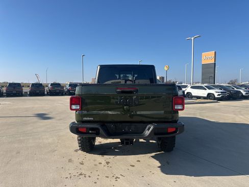 Used 2022 Jeep Gladiator Willys image 4