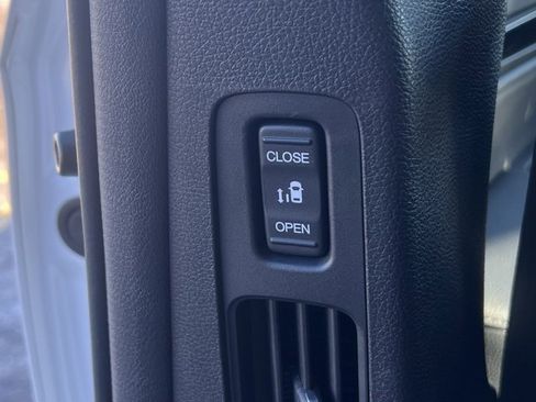 Used 2025 Honda Odyssey Elite image 25