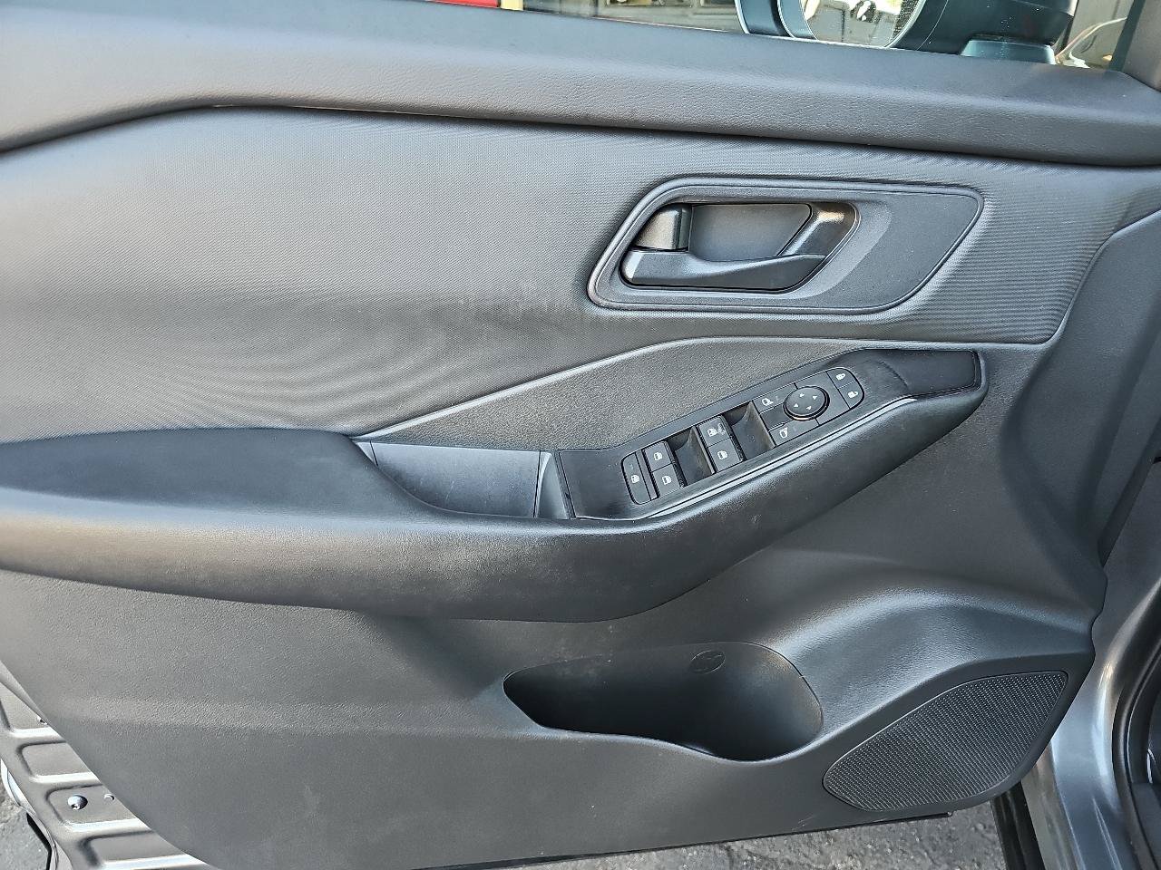 Used 2024 Nissan Rogue S AWD/4WD image 11